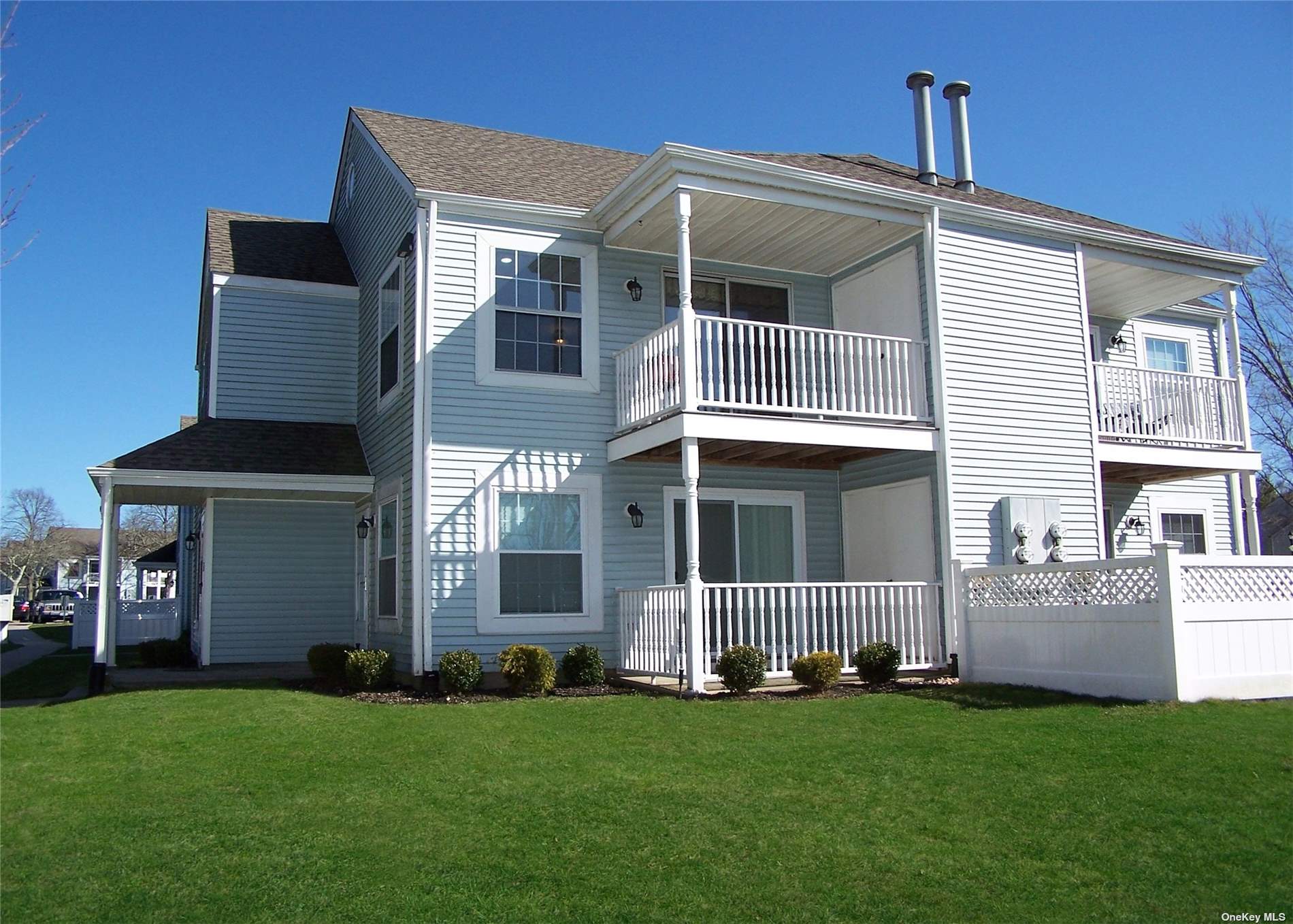 Fairview Cir, Middle Island, NY 11953