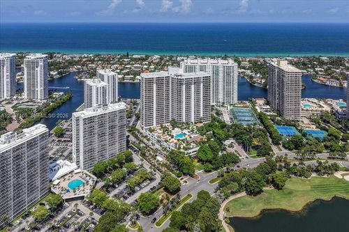 2048-20515 E Country Club Dr, Aventura, FL, 33180-3058 | Card Image