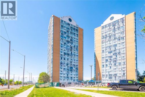 1004-25 Trailwood Dr, Mississauga, ON, L4Z3K9 | Card Image