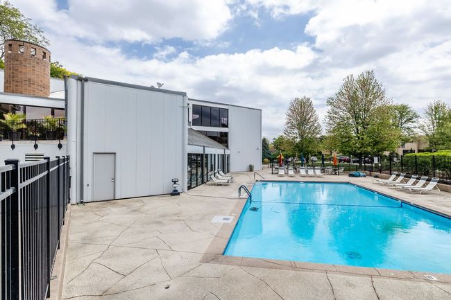 APT-301 - 2 S Atrium Way, Condo with 2 bedrooms, 2 bathrooms and 1 parking in Elmhurst IL | Image 27
