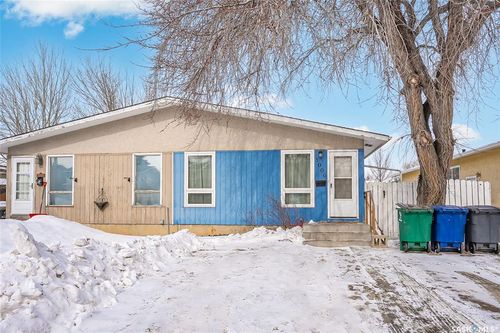 3006 33rd St W, Saskatoon, SK, S7L0X9 | Card Image