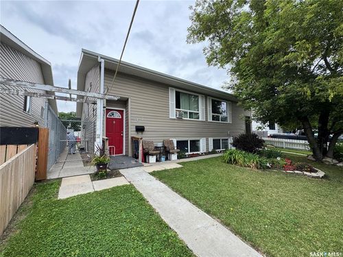 1627 &amp; 1629 Av B N, Saskatoon, SK, S7L1H2 | Card Image