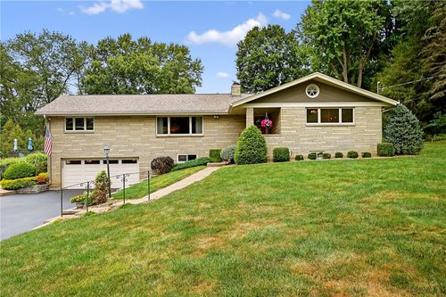 109 Robinhood Ln, Canonsburg, PA, 15317-2710 | Card Image