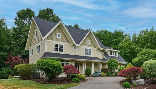 46 Sovereign Way, Northampton, MA, 01062-9615 | Card Image