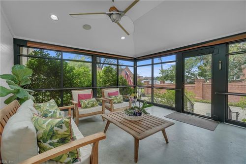 404 W Freemason St, Norfolk, VA, 23510-1113 | Card Image