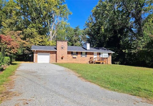 4009 Fargo Dr, Winston-Salem, NC, 27106-1609 | Card Image