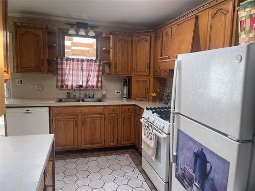 147 11th Ave, Whitestone, NY, 11357-1710 | Card Image