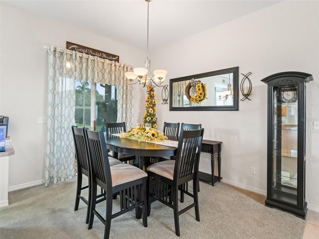 Dining area w/Access to lanai | Image 11