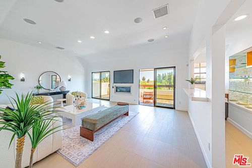 1-10611 Ashton Ave, Los Angeles, CA, 90024-5341 | Card Image