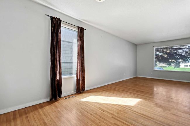 111 Allandale Close Se, House other with 3 bedrooms, 3 bathrooms and 2 parking in Calgary AB | Image 8