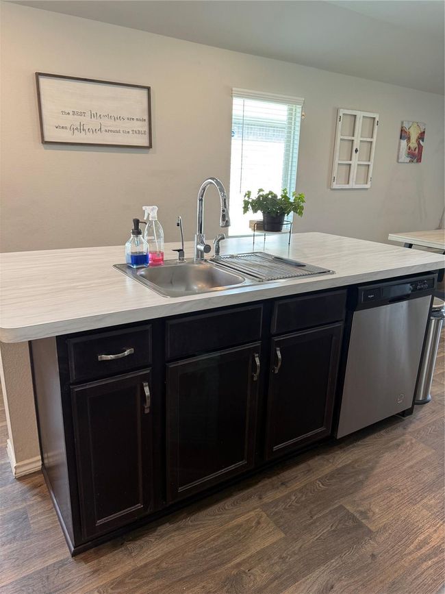 Island with dishwasher | Image 8