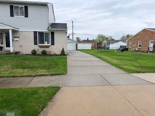 31635 Couchez St, Saint Clair Shores, MI, 48082-2410 | Card Image