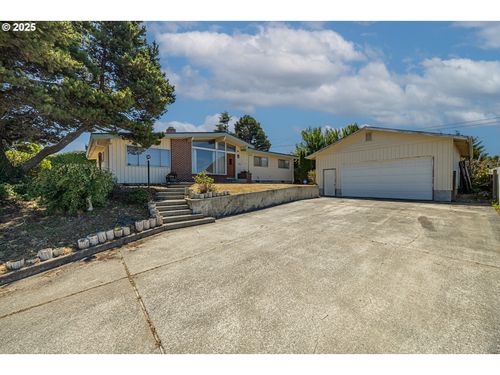 1900 Grant St, North Bend, OR, 97459-1717 | Card Image