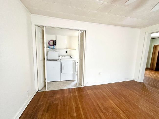 228 Main St, Home with 3 bedrooms, 2 bathrooms and null parking in Hinton WV | Image 10
