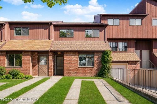 999 W Fingerboard Rd, Staten Island, NY, 10304-4413 | Card Image