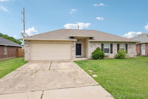 413 Woodbriar, Noble, OK, 73068-9343 | Card Image