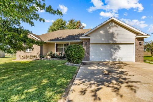 219 Melinda St, Seymour, MO, 65746-9404 | Card Image