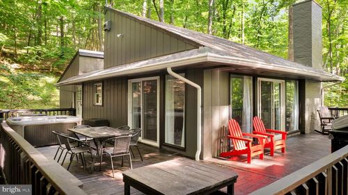 18 Bobcat Dr, BERKELEY SPRINGS, WV, 25411-6749 | Card Image