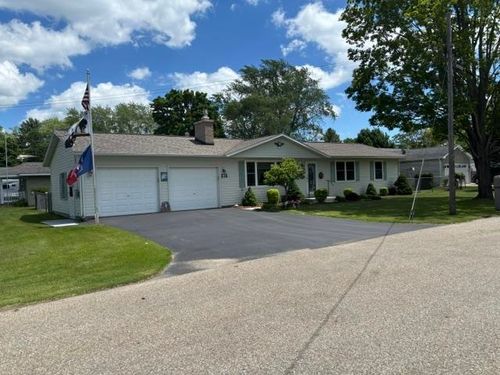 516 Locke St, East Tawas, MI, 48730-1146 | Card Image