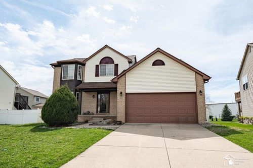 203 Dundee Ridge Dr, Dundee, MI, 48131-9566 | Card Image