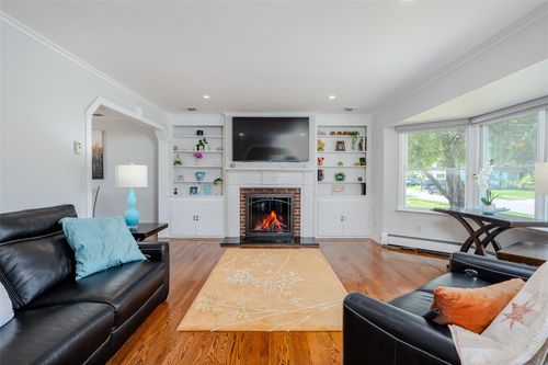 11 Spruce St, Garden City, NY, 11530-1720 | Card Image