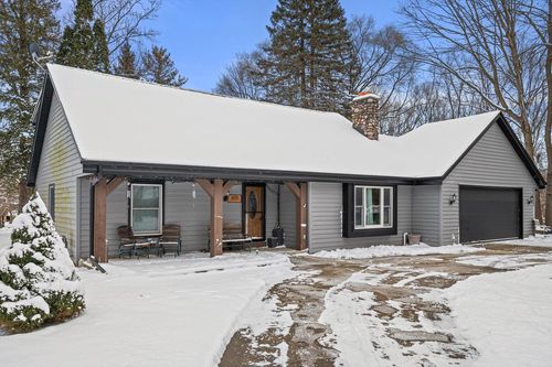 W220N2612 Maplewood Lane, PEWAUKEE, WI, 53186 | Card Image