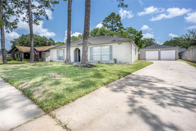 Long driveway. | Image 21