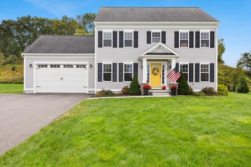 18 White Rock Ln, Swansea, MA, 02777-3451 | Card Image