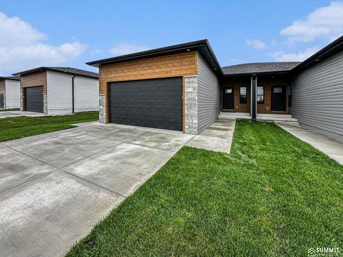 1070 Titan Dr, Hickman, NE, 68372-9738 | Card Image
