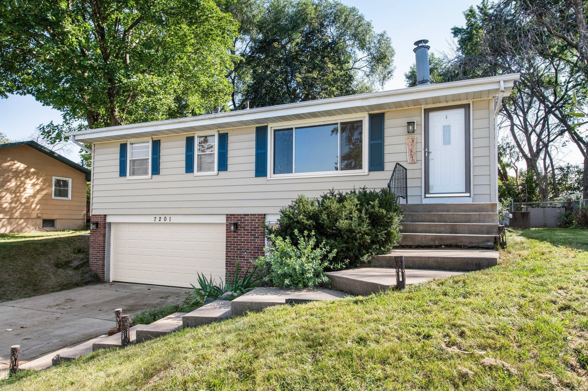 Valley Pl, Minneapolis, MN 55427