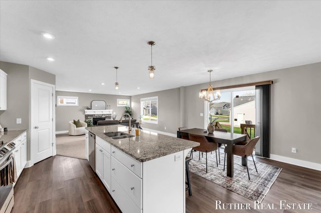 Open Floor Plan | Image 10