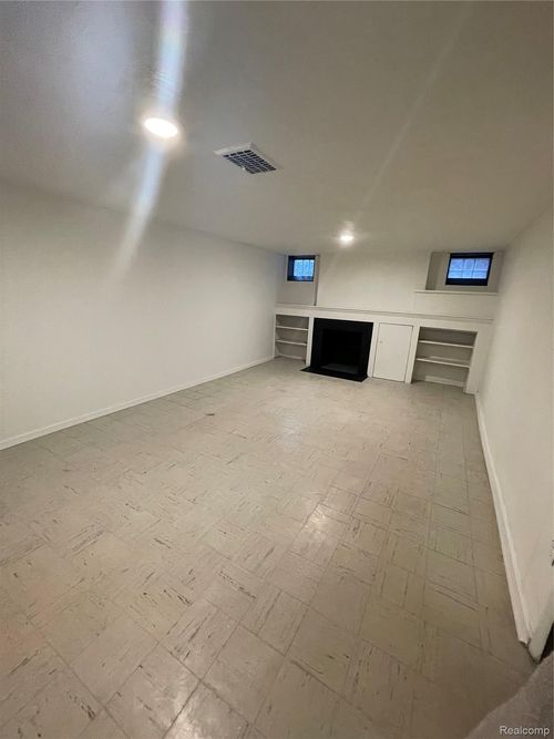 18284 Hartwell St, Detroit, MI, 48235-1455 | Card Image