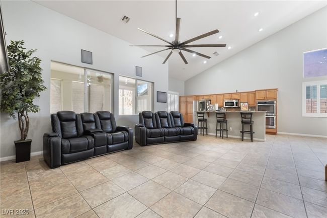 10259 Wolves Den Ln, House other with 4 bedrooms, 3 bathrooms and null parking in Las Vegas NV | Image 4