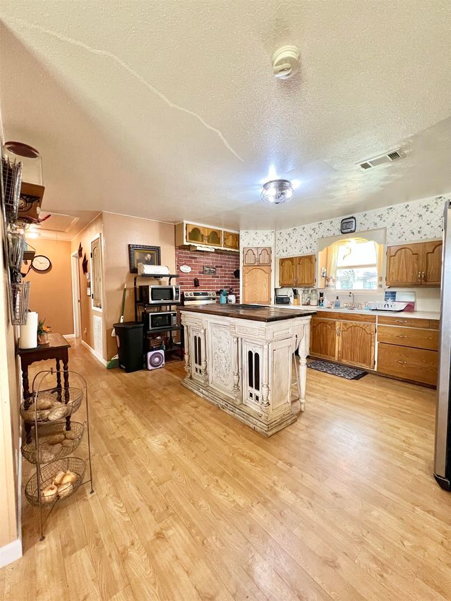 1209 Highway 73, House other with 3 bedrooms, 2 bathrooms and null parking in Winnie TX | Image 4