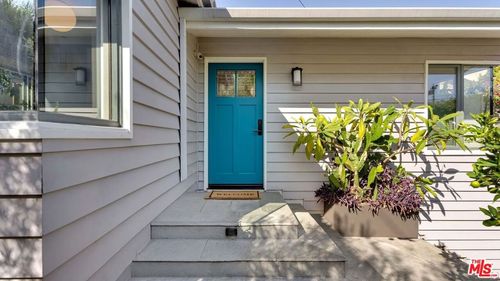 9009 Lloyd Pl, West Hollywood, CA, 90069-5502 | Card Image