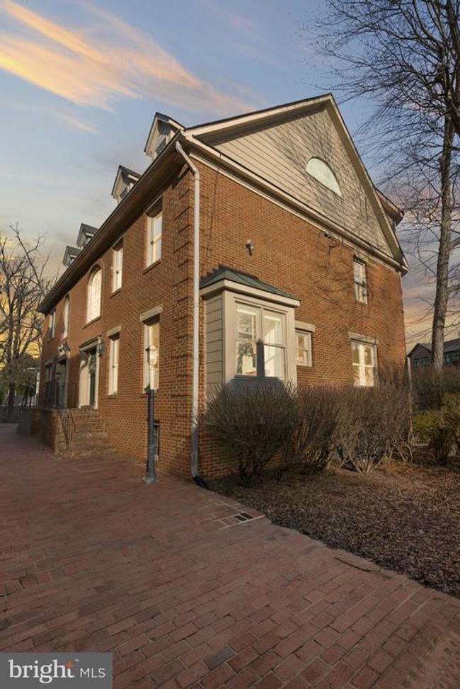 1537 Cedar Ave, Townhouse with 4 bedrooms, 5 bathrooms and null parking in MCLEAN VA | Image 7