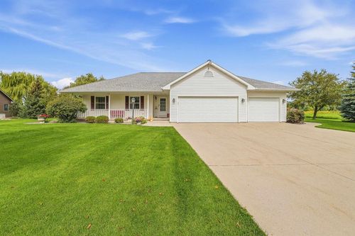 W5011 Valley Creek Road, Fond Du Lac, WI, 54937 | Card Image