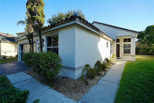 658 Stanton Dr, Weston, FL, 33326-3591 | Card Image