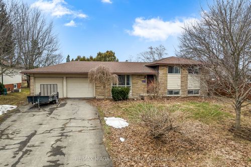 31 Runnymede Road, Port Colborne, ON, L3K5C2 | Card Image