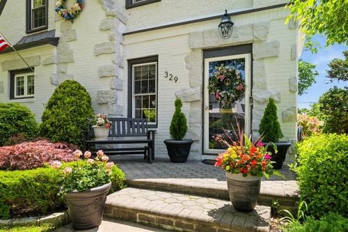 329 Brower Ave, Rockville Centre, NY, 11570-2628 | Card Image