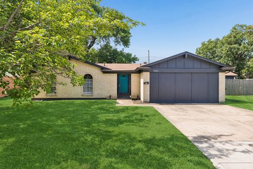 7440 Beckwood Dr, Fort Worth, TX, 76112-5908 | Card Image