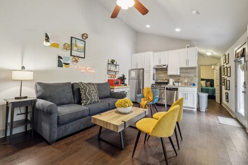 3-1139 1/2 Poquito St, Austin, TX, 78702-2871 | Card Image