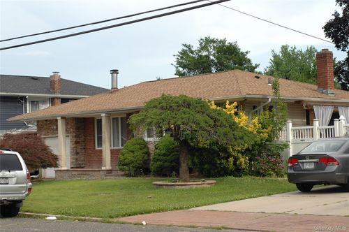 176 Floyd St, Brentwood, NY, 11717-2649 | Card Image