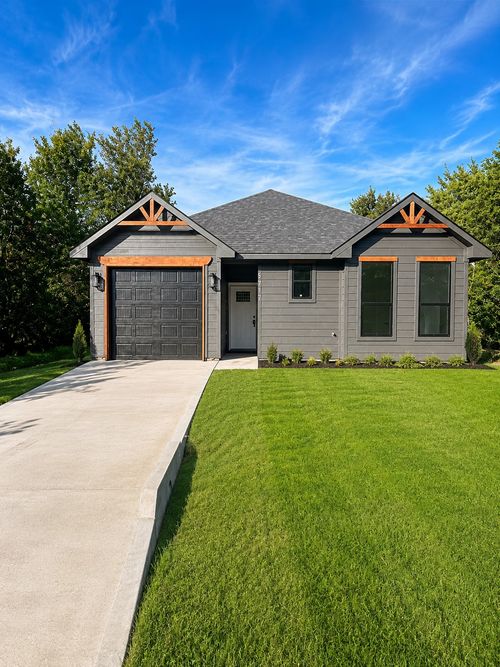 5717 San Jacinto Dr, Granbury, TX, 76048-5008 | Card Image