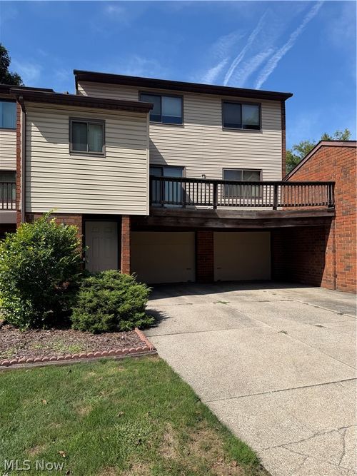 402 Rockys Run Road, Akron, OH, 44319 | Card Image