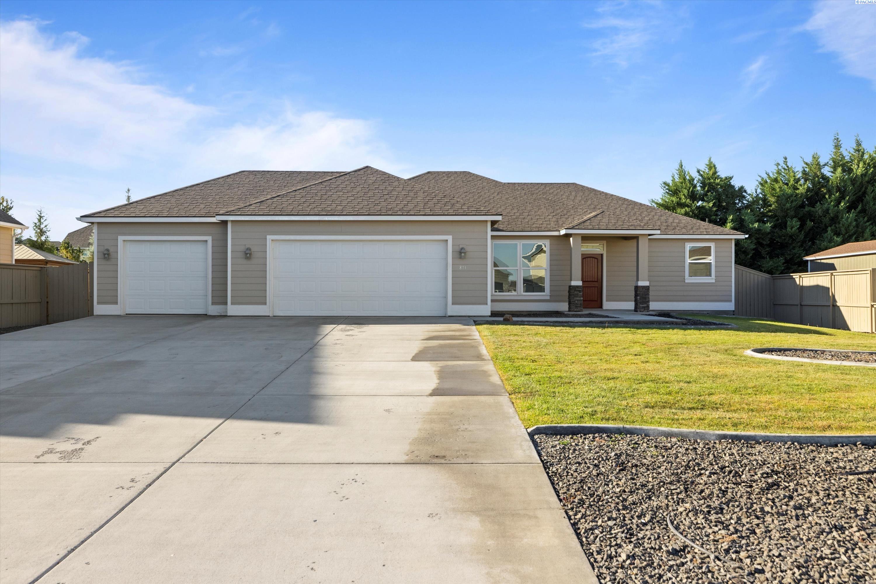 Pikes Peak Dr, West Richland, WA 99353