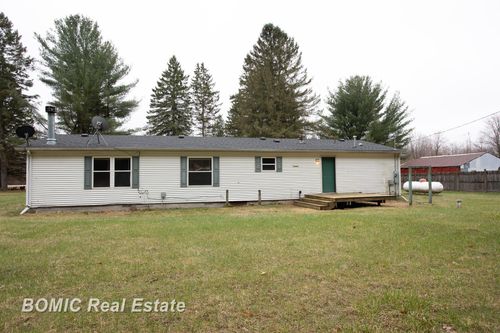 4562 Hanes Rd, Vassar, MI, 48768-9231 | Card Image