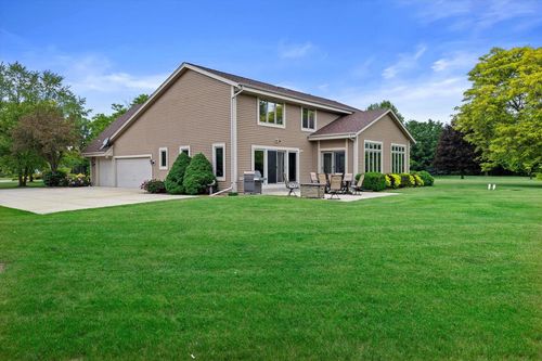 566 Amber Court, RICHFIELD, WI, 53017 | Card Image