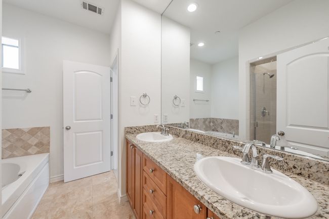 UNIT-13 - 13900 Noel Rd, Condo with 2 bedrooms, 2 bathrooms and null parking in Dallas TX | Image 20