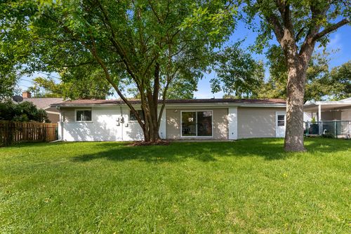 1329 N Wilke Rd, Arlington Heights, IL, 60004-4467 | Card Image